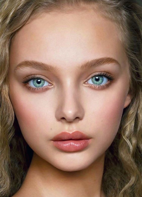اشتباهاتی که موقع زدن رژگونه انجام میدیم